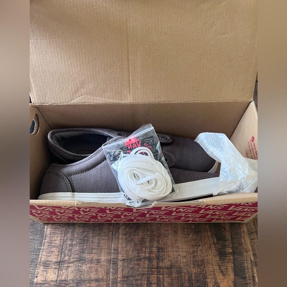 Vans - Picture 7 of 8